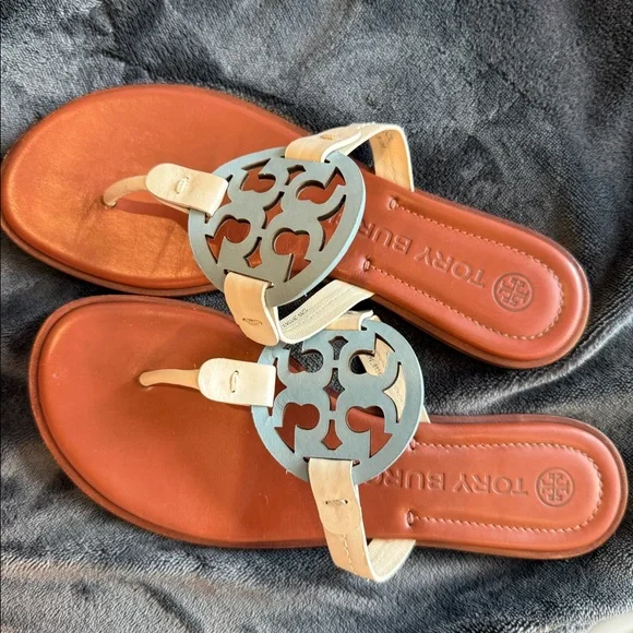 Women’s Tory Burch sandal - Picture 2 of 3